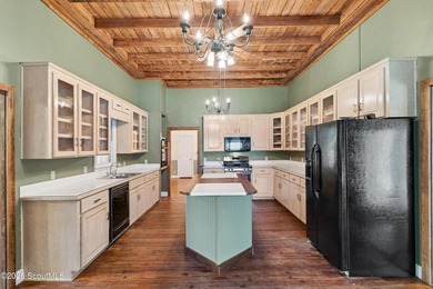 Experience the charm of a truly one-of-a-kind waterfront - photo 16