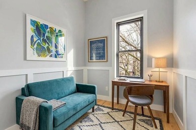 Welcome to this contemporary 19 x 50 ft Two-family townhouse - photo 16