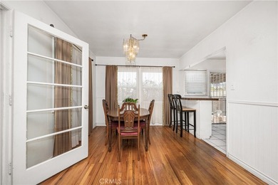 Wonderful mid-century Plaza property situated on a very generous - photo 16