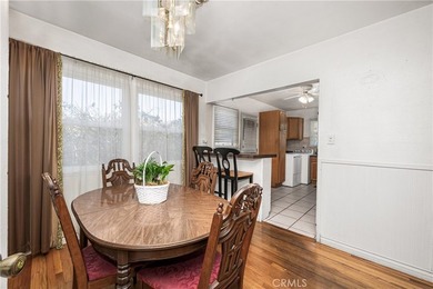 Wonderful mid-century Plaza property situated on a very generous - photo 17