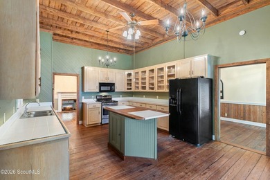 Experience the charm of a truly one-of-a-kind waterfront - photo 18