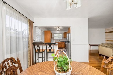 Wonderful mid-century Plaza property situated on a very generous - photo 18