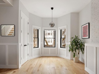 Welcome to this contemporary 19 x 50 ft Two-family townhouse - photo 20