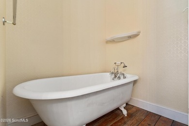 Experience the charm of a truly one-of-a-kind waterfront - photo 24