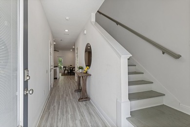 Welcome to Honeycomb Hideaway, a beautifully decorated and - photo 5