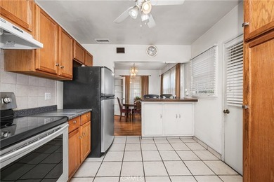 Wonderful mid-century Plaza property situated on a very generous - photo 27