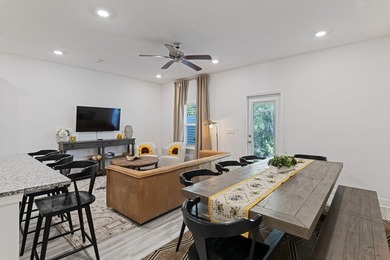 Welcome to Honeycomb Hideaway, a beautifully decorated and - photo 8