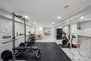 Welcome to this contemporary 19 x 50 ft Two-family townhouse - photo 29