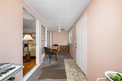Wonderful mid-century Plaza property situated on a very generous - photo 29