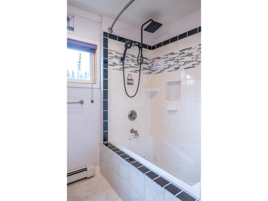 This 3 bedroom, 2 bathroom home right off the Richardson Highway - photo 30