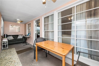 Wonderful mid-century Plaza property situated on a very generous - photo 30