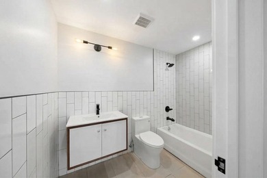 Welcome to this contemporary 19 x 50 ft Two-family townhouse - photo 32
