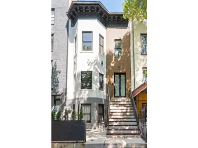 Welcome to this contemporary 19 x 50 ft Two-family townhouse - photo 33