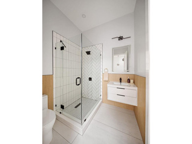 Welcome to this contemporary 19 x 50 ft Two-family townhouse - photo 34