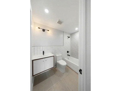 Welcome to this contemporary 19 x 50 ft Two-family townhouse - photo 37