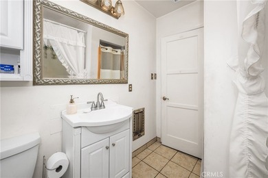 Wonderful mid-century Plaza property situated on a very generous - photo 38