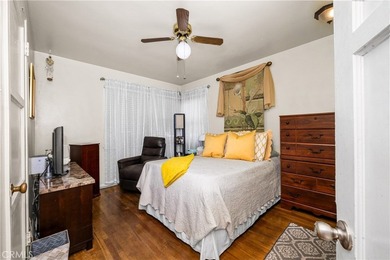Wonderful mid-century Plaza property situated on a very generous - photo 39