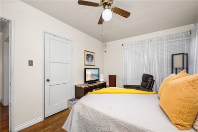 Wonderful mid-century Plaza property situated on a very generous - photo 40