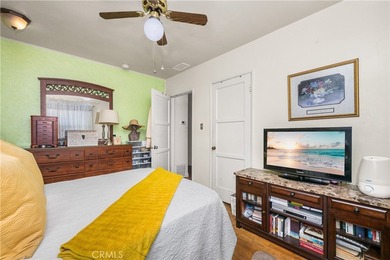 Wonderful mid-century Plaza property situated on a very generous - photo 41
