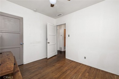 Wonderful mid-century Plaza property situated on a very generous - photo 44