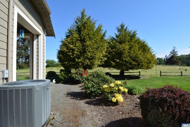 Enjoy low-maintenance living in this beautiful 2-bedroom, 2-bath - photo 47