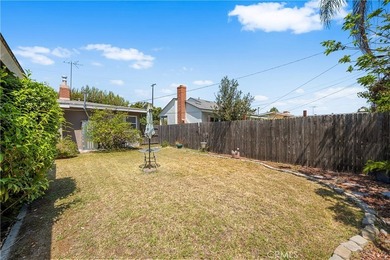 Wonderful mid-century Plaza property situated on a very generous - photo 49