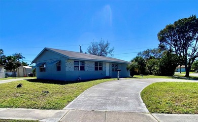 Truly a Northshore Darling! Move right in to this bright - photo 1