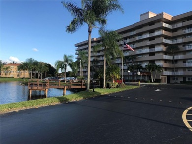 Lake Condo For Sale in Plantation, Florida