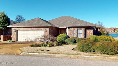 (private lake, pond, creek) Home For Sale in Dyersburg Tennessee