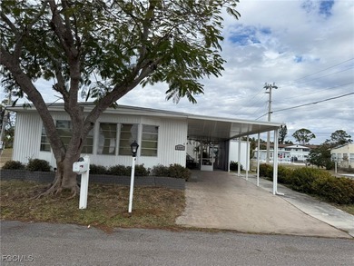 Caloosahatchee River Home For Sale in North Fort Myers Florida