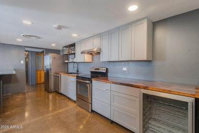 Elevated 16th-floor condo in Executive Towers offering stunning - photo 3