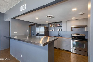 Elevated 16th-floor condo in Executive Towers offering stunning - photo 4