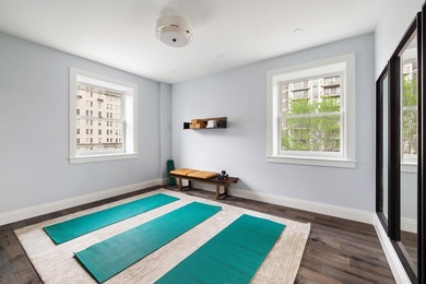 On storybook and historic Monroe Place in Brooklyn Heights - photo 27
