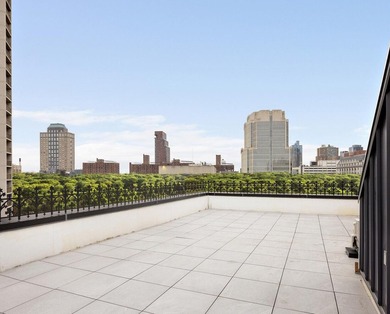 On storybook and historic Monroe Place in Brooklyn Heights - photo 28