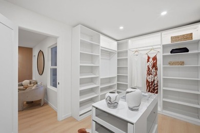 Newly completed after a comprehensive modern transformation - photo 36