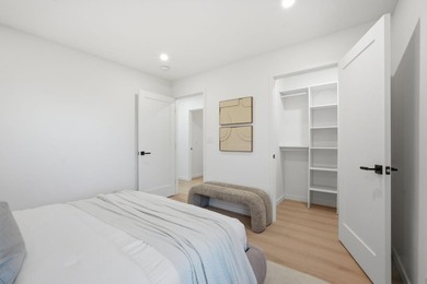 Newly completed after a comprehensive modern transformation - photo 42