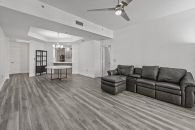 Perfectly located in the heart of West Palm Beach, this stylish - photo 2