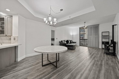 Perfectly located in the heart of West Palm Beach, this stylish - photo 4