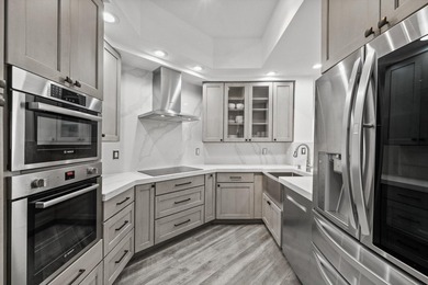 Perfectly located in the heart of West Palm Beach, this stylish - photo 7