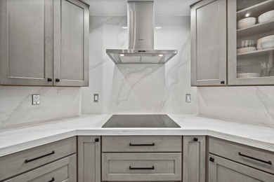 Perfectly located in the heart of West Palm Beach, this stylish - photo 8