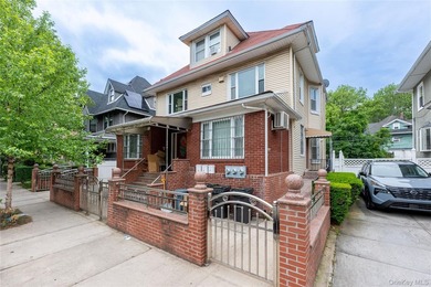 Great detached big house in the heart of Ditmars Park. Walking - photo 1
