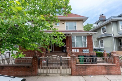 Great detached big house in the heart of Ditmars Park. Walking - photo 2