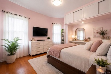 Great detached big house in the heart of Ditmars Park. Walking - photo 7