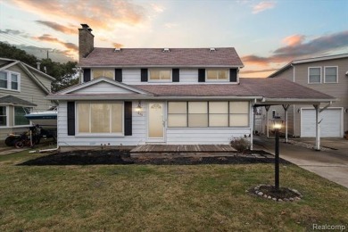 Lake Saint Clair Home For Sale in Algonac Michigan