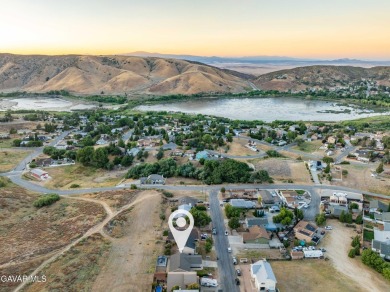 Lake Home For Sale in Lake Hughes, California