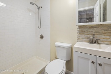 Just bring your paint colors. This recently fully renovated 3 - photo 8