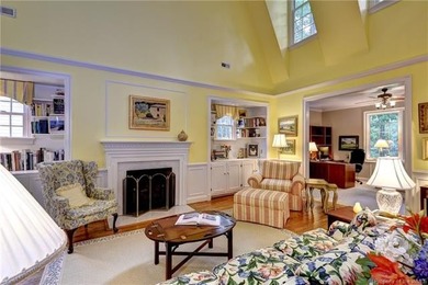 This fabulous golf-front home located on the 9th hole of the - photo 12