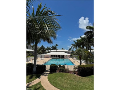 Beautifully renovated 2-bedroom 1 bath beach condo in the heart - photo 13