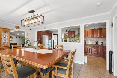 Welcome to this beautifully maintained 3 bedroom, 2 bathroom - photo 4