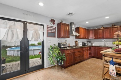 Welcome to this beautifully maintained 3 bedroom, 2 bathroom - photo 7